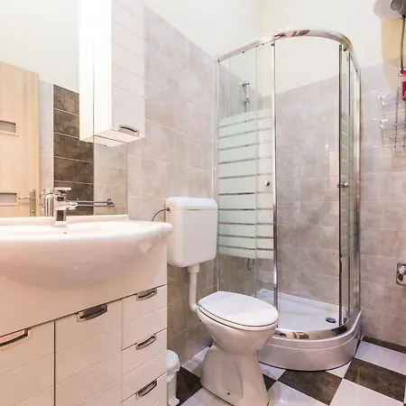Charming And Historic Old Town - One Bedroom Apartman